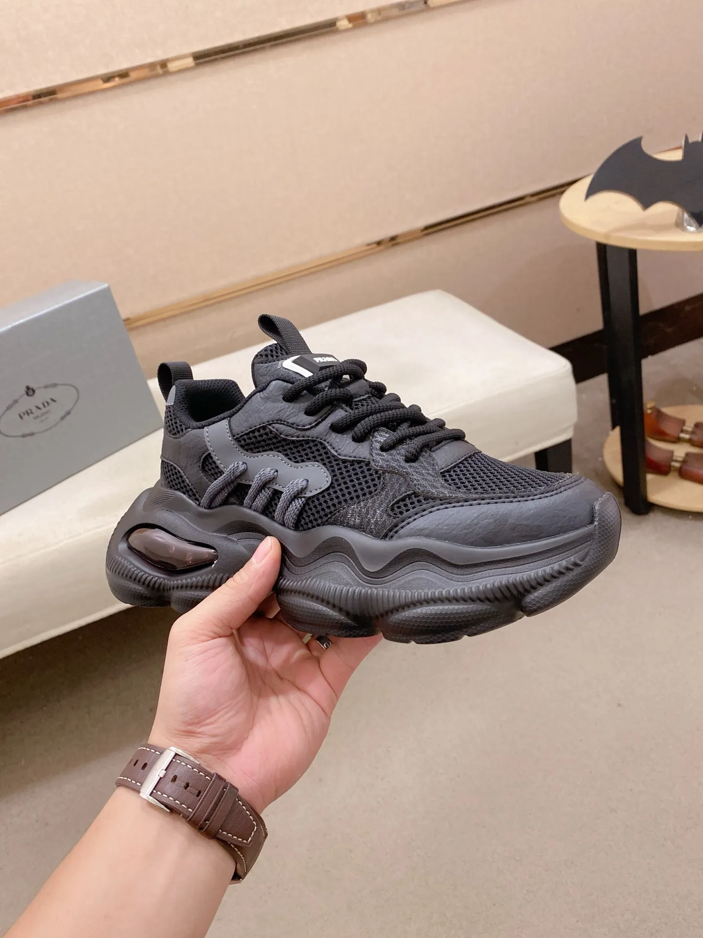 Men's shoes 💰: 462💰 [Prada～Prada] Trendy new styles are on the market. Same style as the official website. Counter quality. Original version. [Strong] [Strong] Imported selected first-layer cowhide. Comfortable and breathable sheepskin lining, fine workmanship, upper layer made of 100% pure cowhide, original last shape, comfortable on the feet, shoe sizes 38 to 44